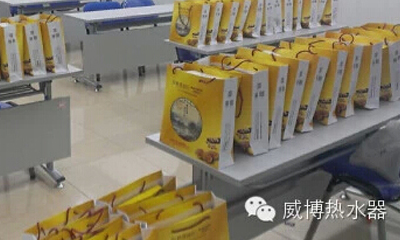 威博月餅派發(fā)記：喜悅伴著汗水